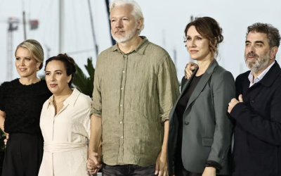REAPARECE JULIAN ASSANGE EN FESTIVAL DE CANNES; EXIGE JUSTICIA PARA NIÑOS PALESTINOS